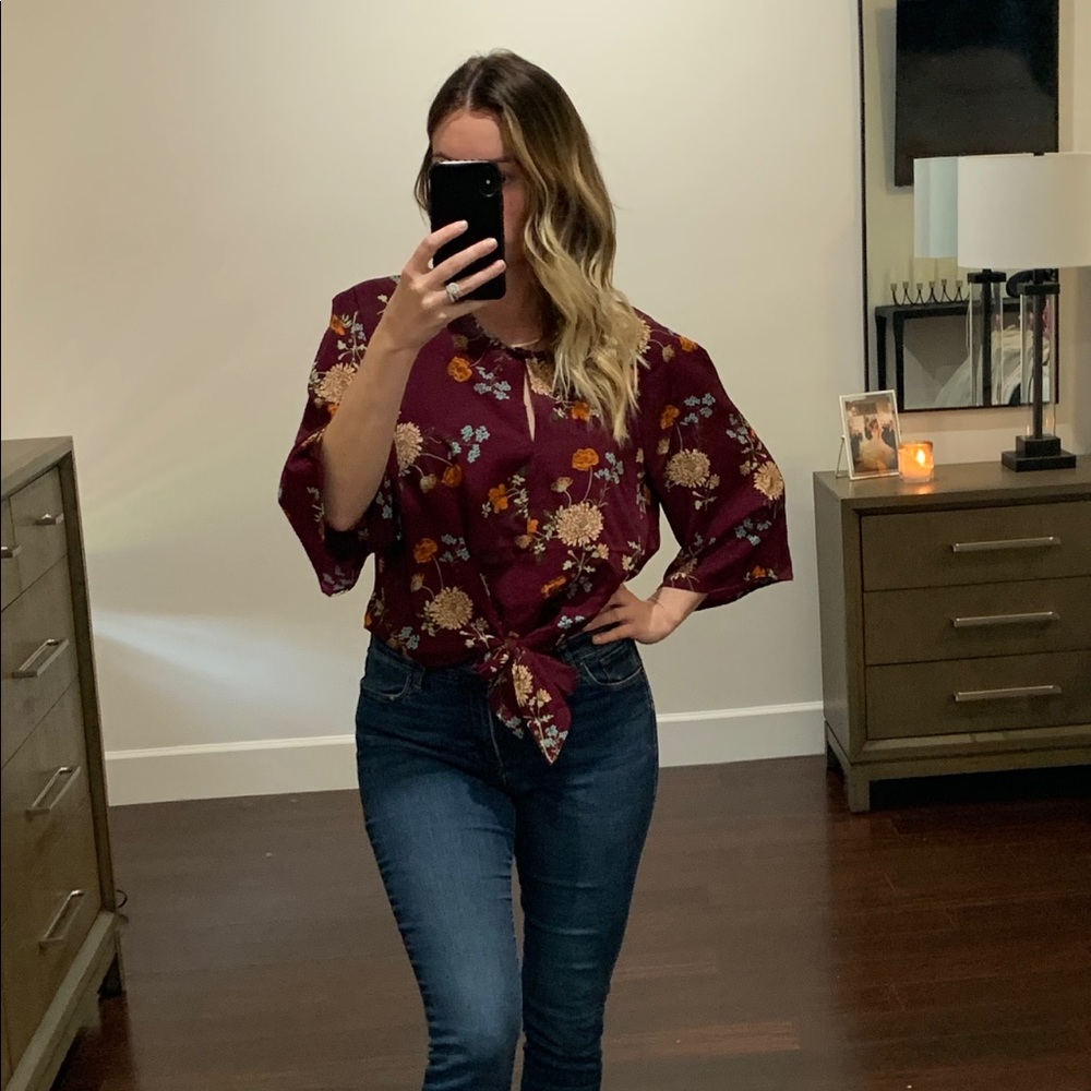 Floral crop blouse with knot